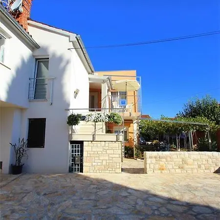 Lency * Novigrad (Istria)